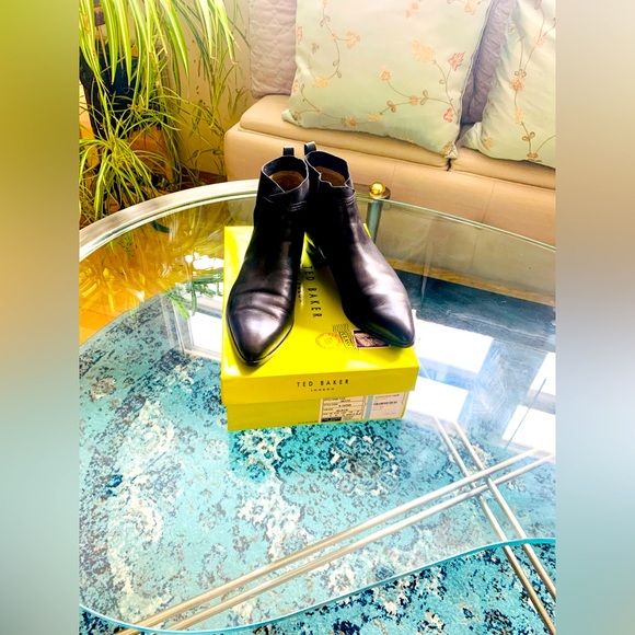✨ Ted Baker London✨ Black Leather Chelsea Boot W/Logo Detail - Picture 8 of 15